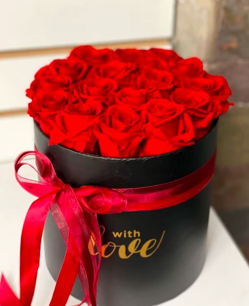 Red Roses Hat Bouquet Box 1 Red Roses Hat Bouquet Box