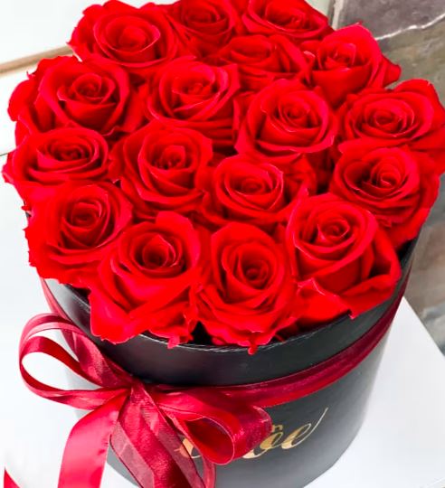 Red Roses Hat Bouquet Box 3 38